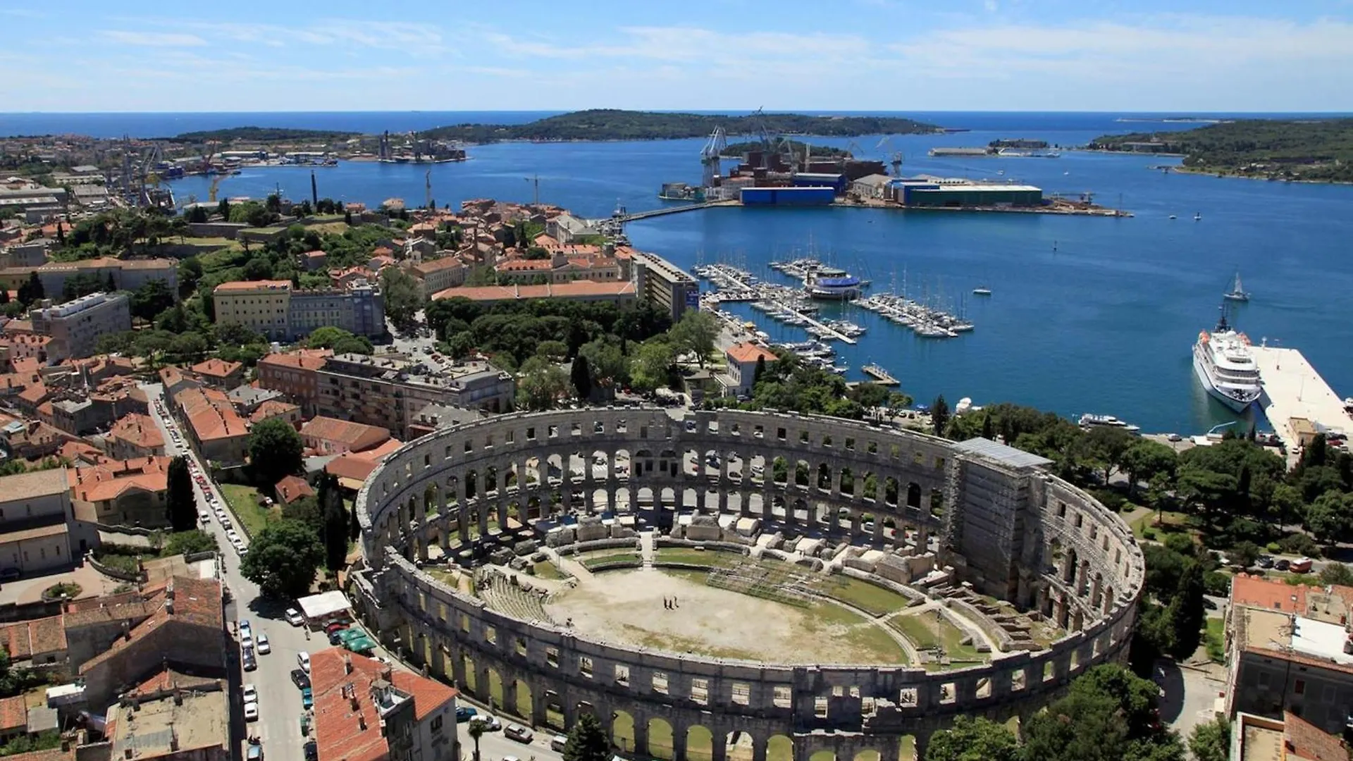 Family Friendly Apartments With A Swimming Pool Pula - 21314