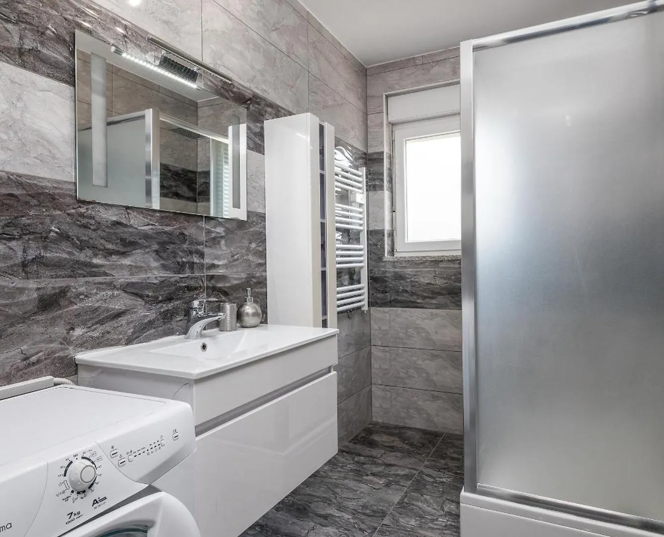Family Friendly Apartments With A Swimming Pool Pula - 21314