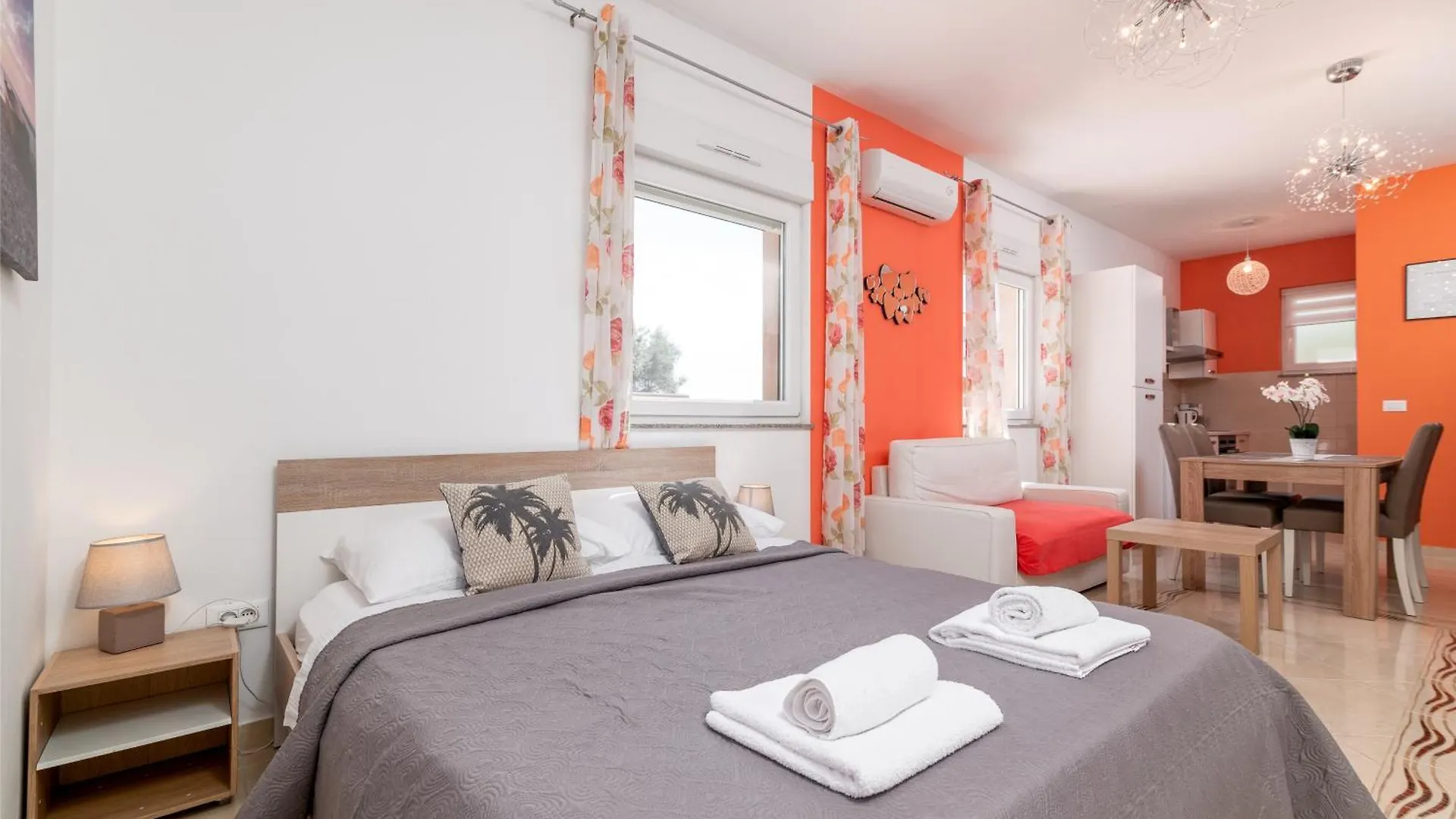 Family Friendly Apartments With A Swimming Pool Pula - 21314