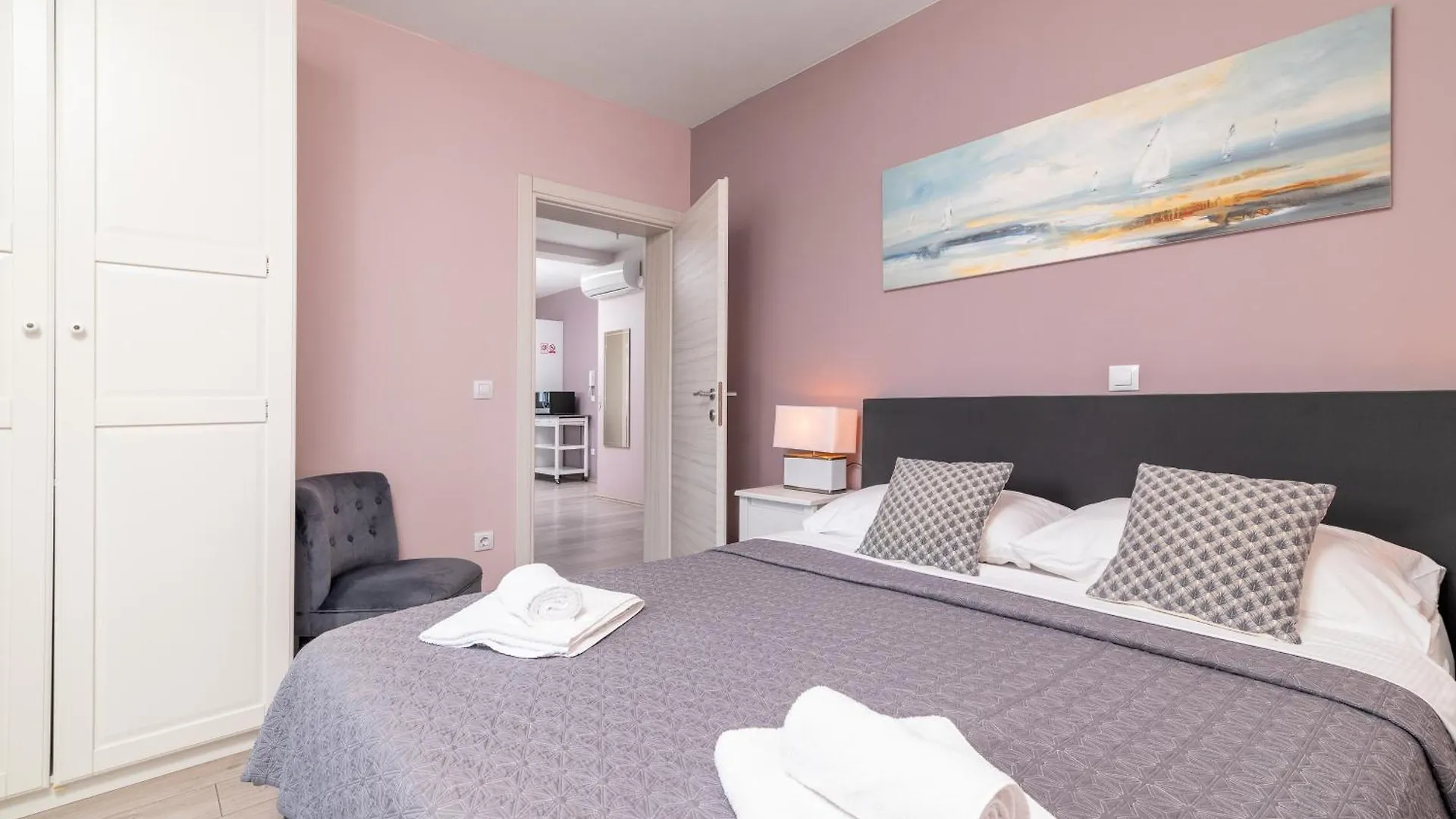 Family Friendly Apartments With A Swimming Pool Pula - 21314