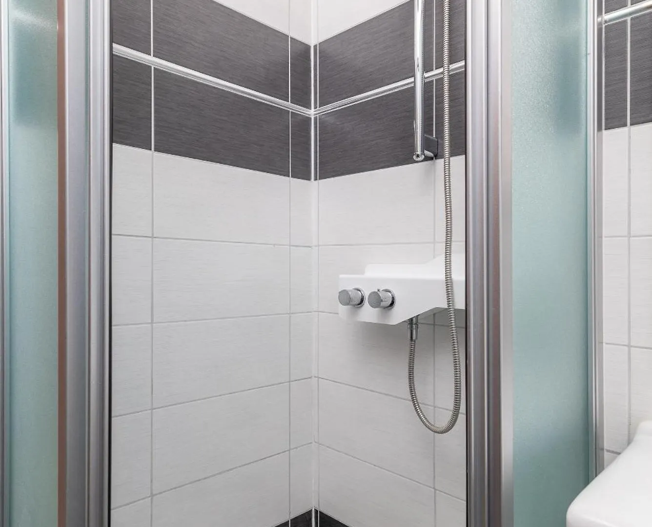 Family Friendly Apartments With A Swimming Pool Pula - 21314