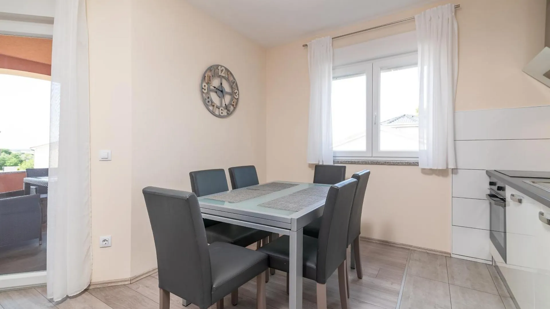 Family Friendly Apartments With A Swimming Pool Pula - 21314