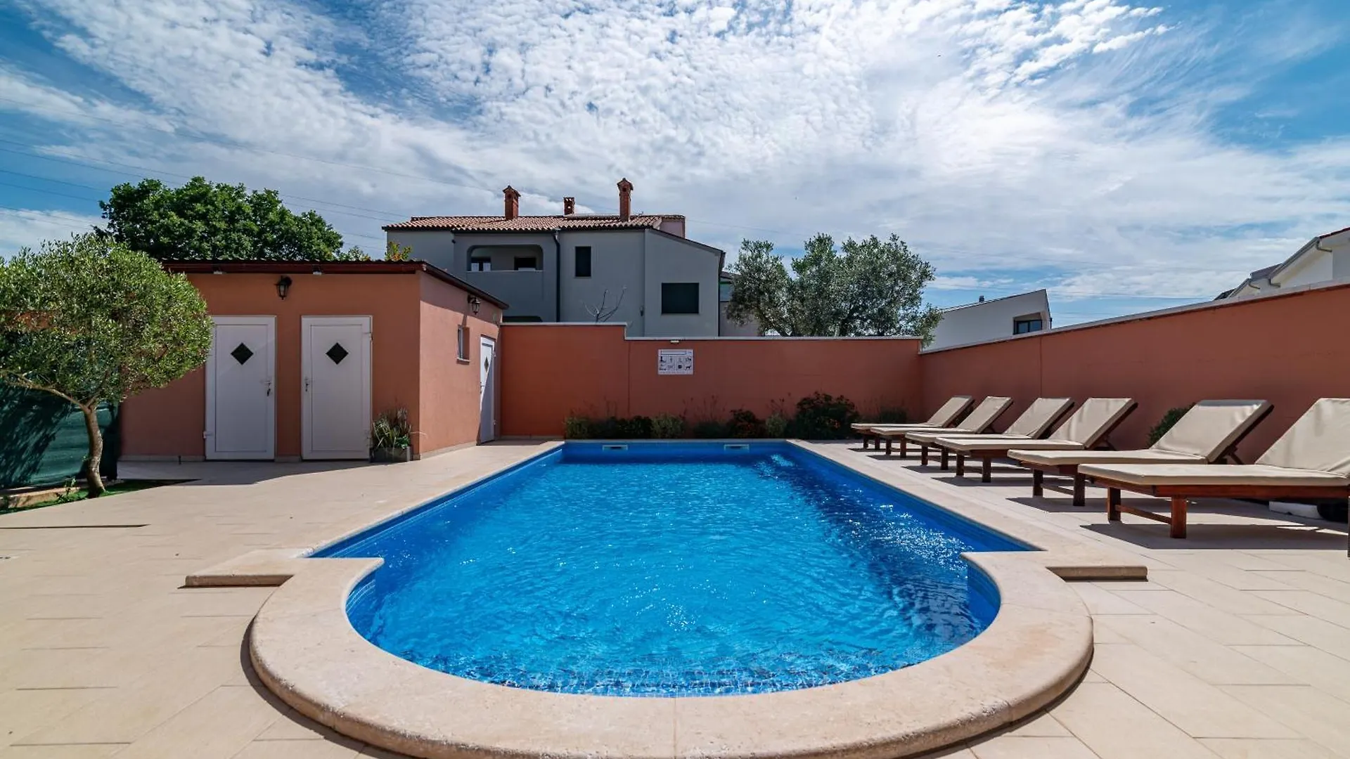 Family Friendly Apartments With A Swimming Pool Pula - 21314 0*,  Croatia