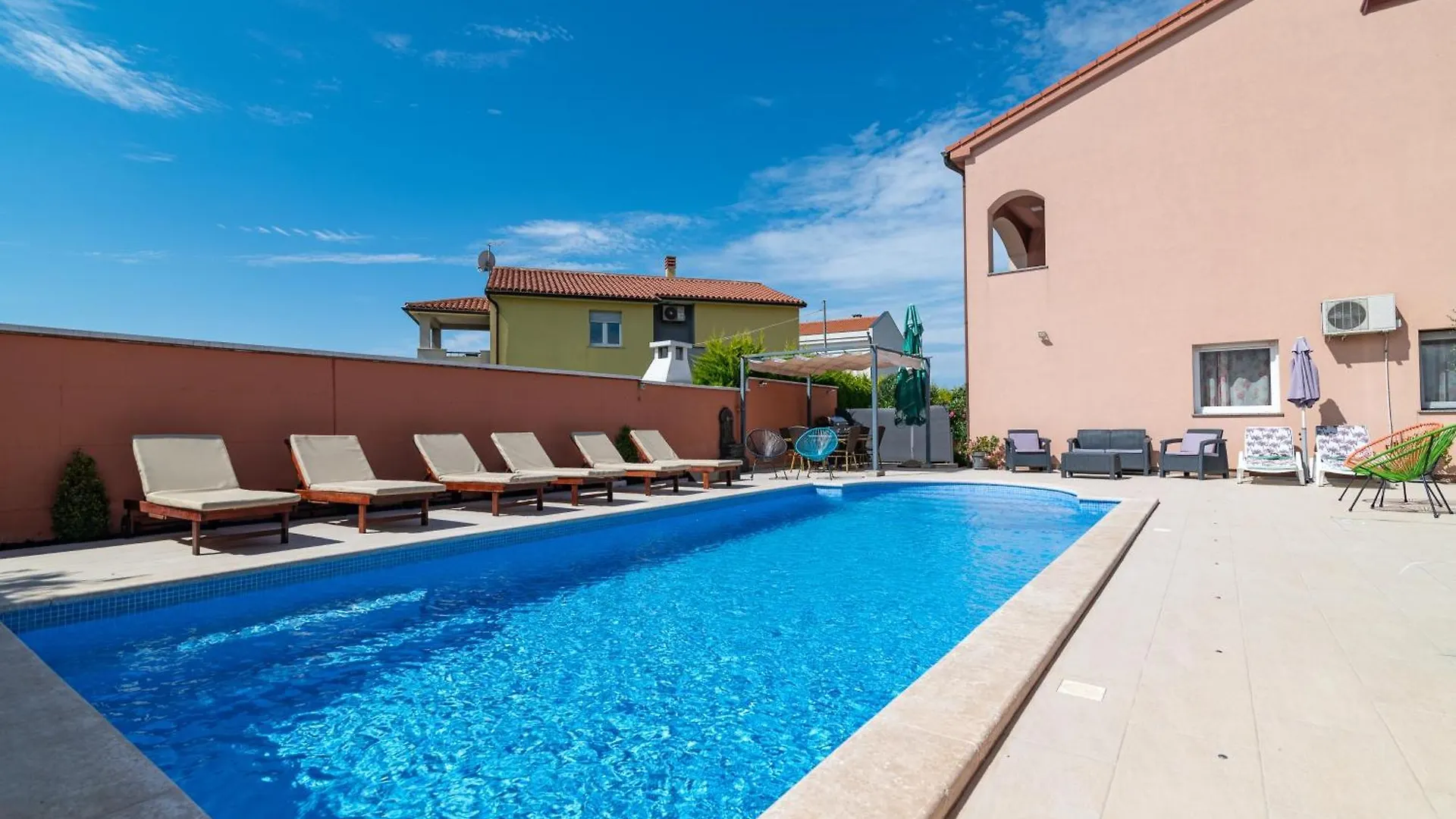 Family Friendly Apartments With A Swimming Pool Pula - 21314