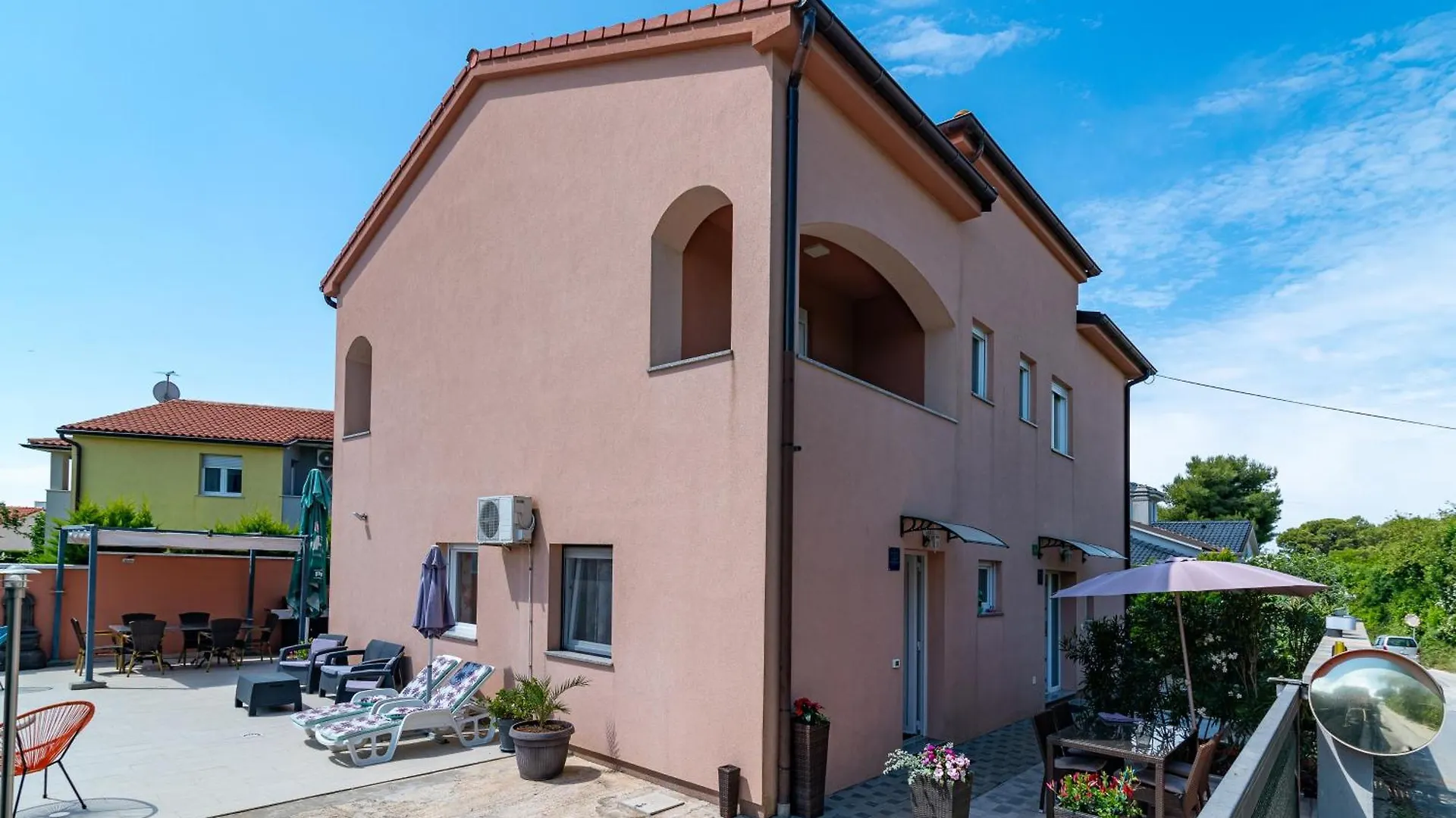 Family Friendly Apartments With A Swimming Pool Pula - 21314