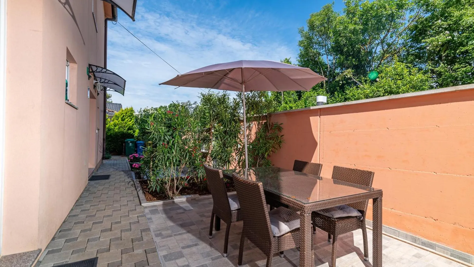 Family Friendly Apartments With A Swimming Pool Pula - 21314